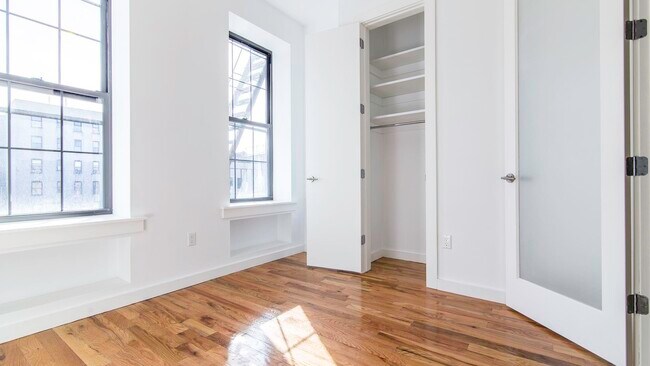 Foto del edificio - 381 S 3rd St