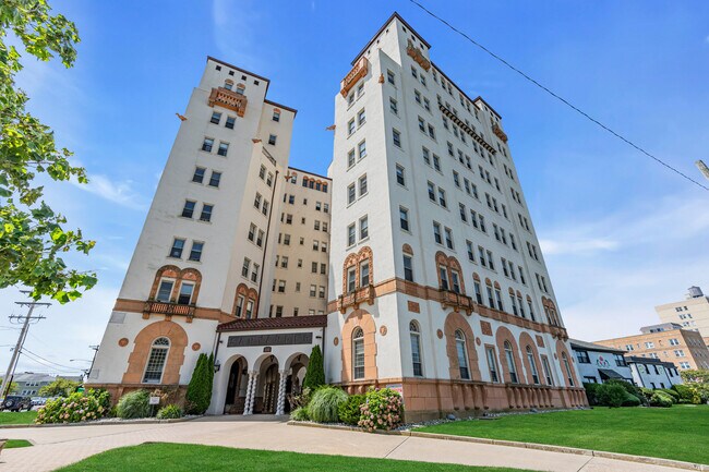 Building Photo - 400 Deal Lake Dr