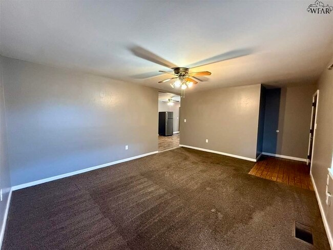 Building Photo - 1210 Clover Dr