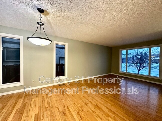 Building Photo - 10423-10440 40 Ave NW