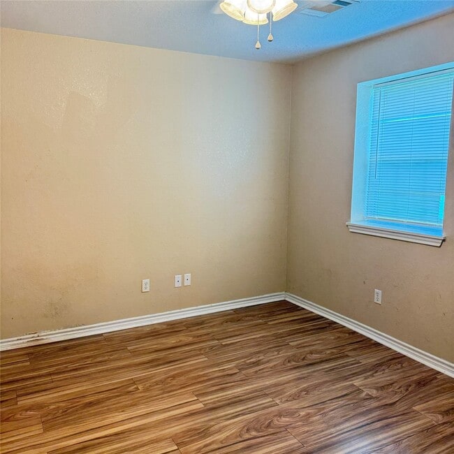 Foto del edificio - 5947 Farm to Market Rd 1459