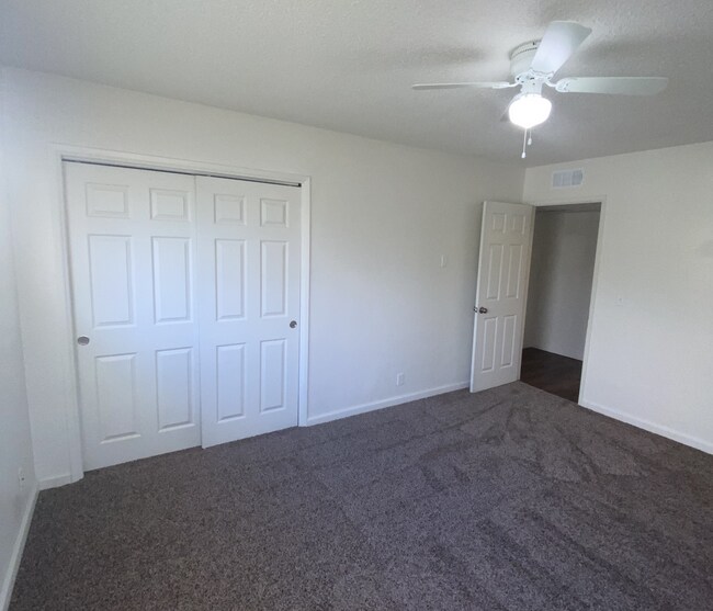 Foto del edificio - 5712 Stockdale Hwy