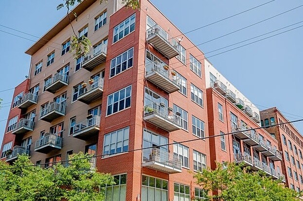 Foto principal - 824 W Superior St
