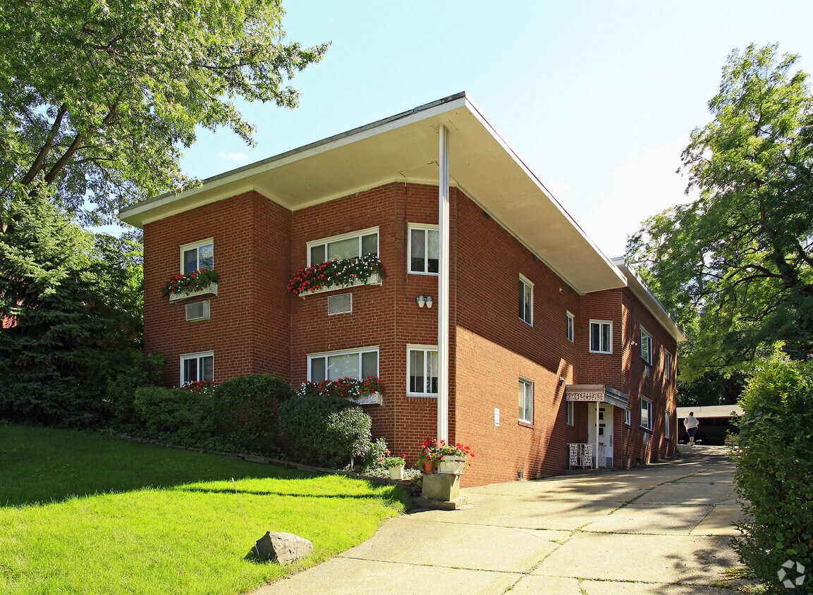 Foto principal - Heights Shamrock Apartments