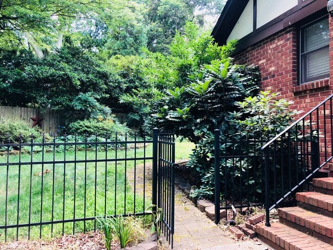 Gated entrance to the backyard just off the side entrance and driveway. - 3 Tyrol Ct