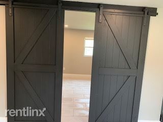 Building Photo - 10125 Lanehart Rd