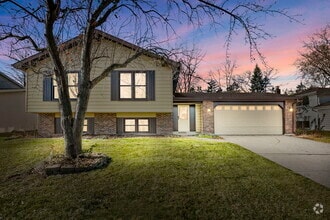 Building Photo - 7S580 Lynn Dr