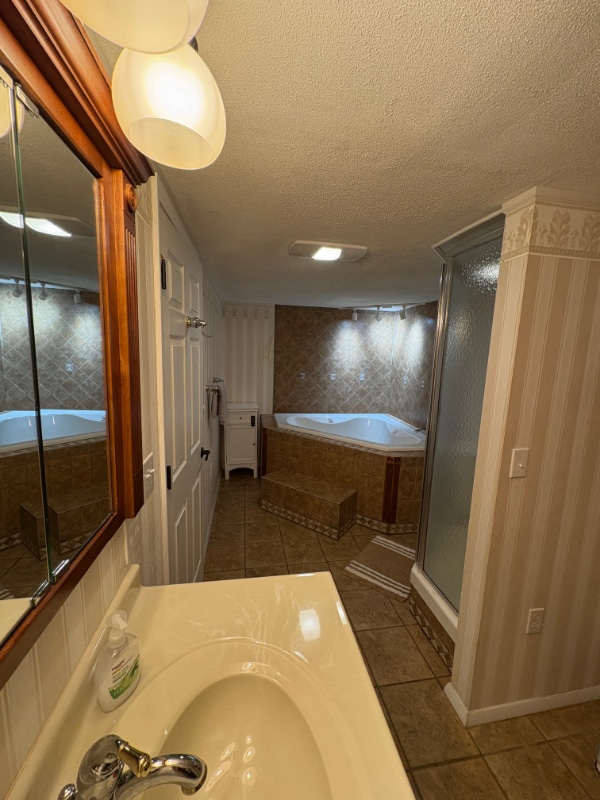 Building Photo - 357 Bayview Dr