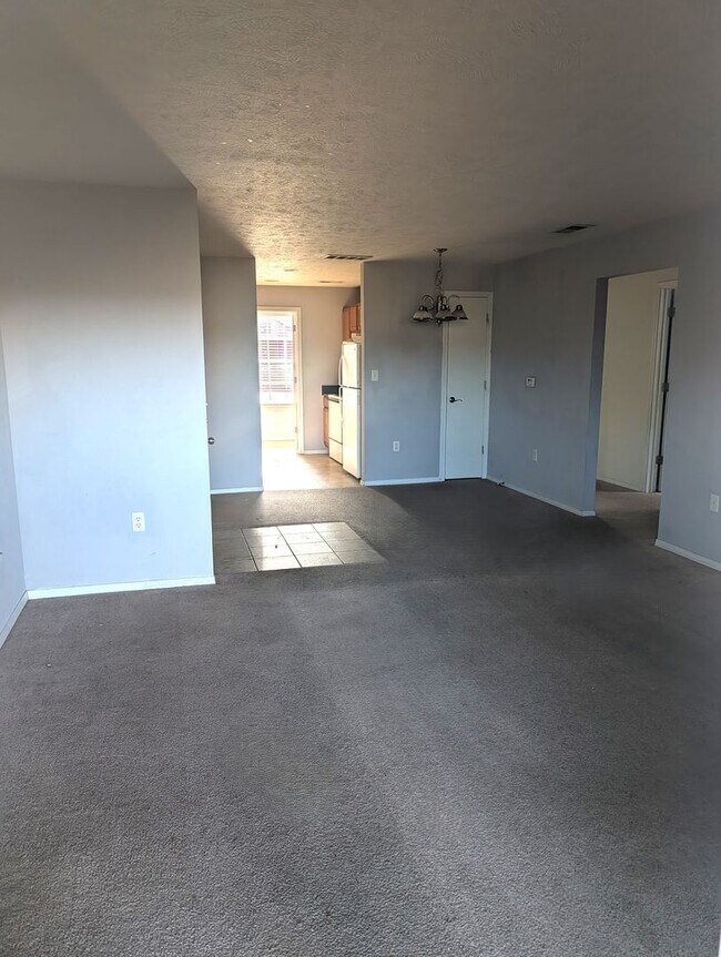 Foto del edificio - Walk-In Level 3 Bedroom, 2 Bath Condo in The Vineyards!