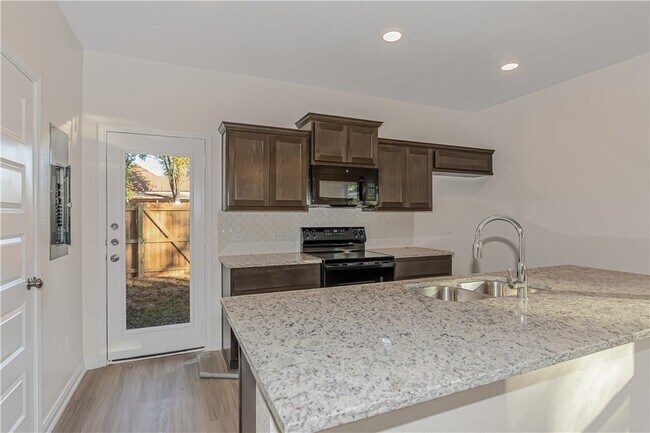 Foto del edificio - 601 W 24th St