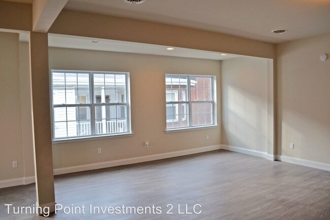 Building Photo - 108 W Main St