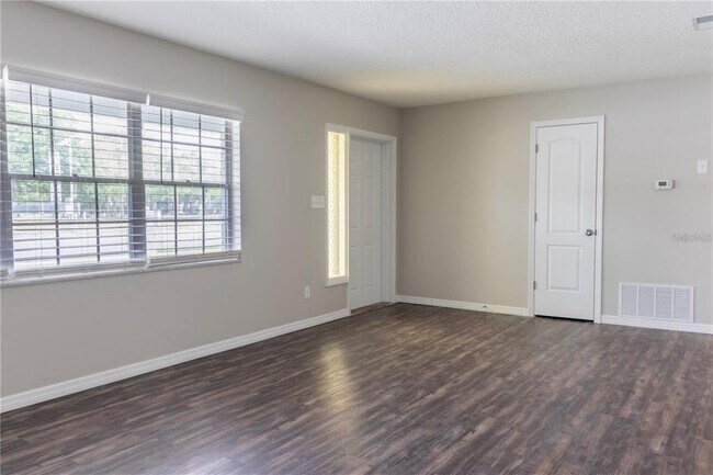Building Photo - 3005 S Kings Ave