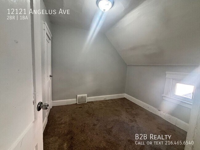 Foto del edificio - 12121 Angelus Ave