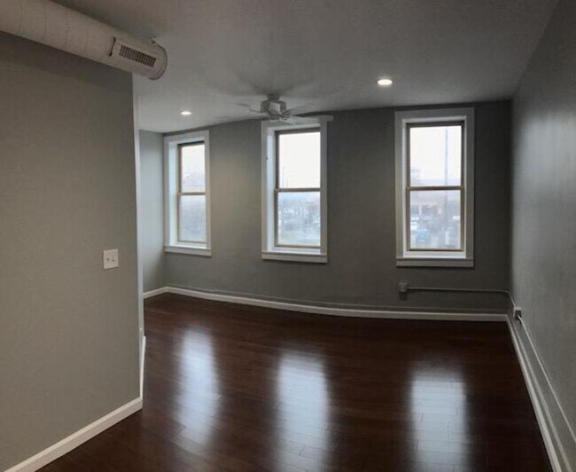 Building Photo - 2030 W 25th St