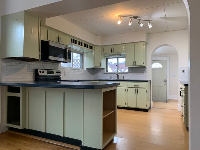 Kitchen/Dining - 1337 S Lincoln St