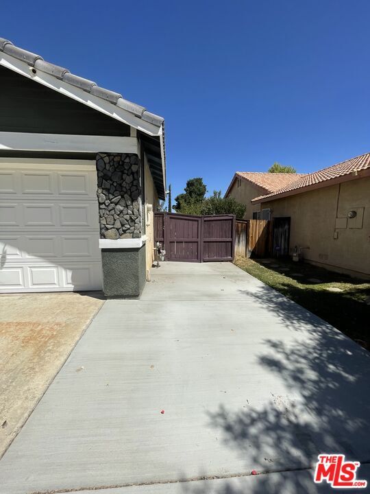 Building Photo - 2611 Gemstone Ave
