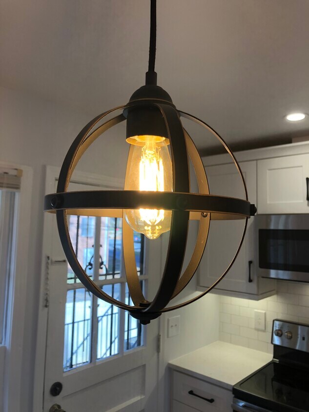 Folleto/Volante de marketing - 139 E Hill St