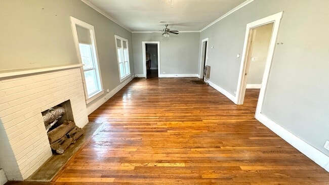 Foto del edificio - Charming 3-Bed, 2-Bath Home with Bonus Storage!