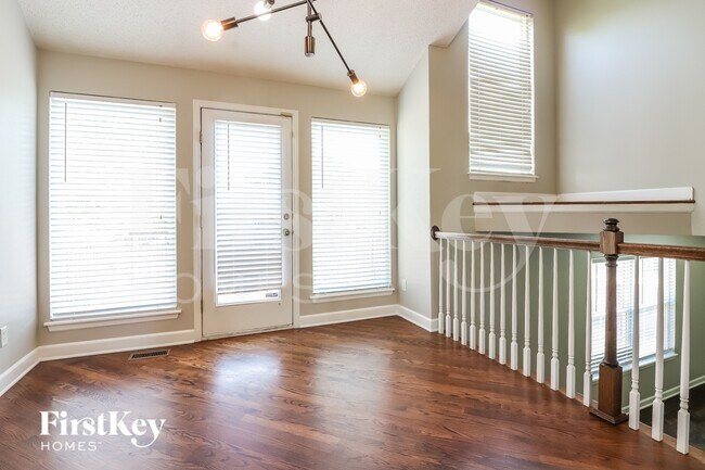 Foto del edificio - 1605 Cove Dr