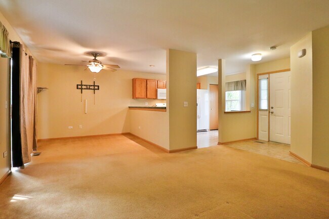 Building Photo - 2314 Woodside Dr