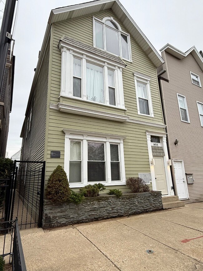 Foto del edificio - 1455 W Henderson St