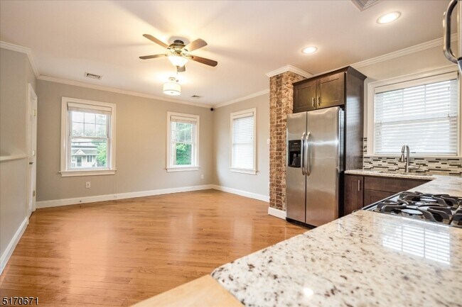 Foto del edificio - 170 Pine St