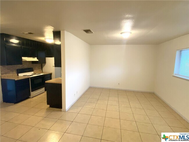 Building Photo - 1046 Linde Ave