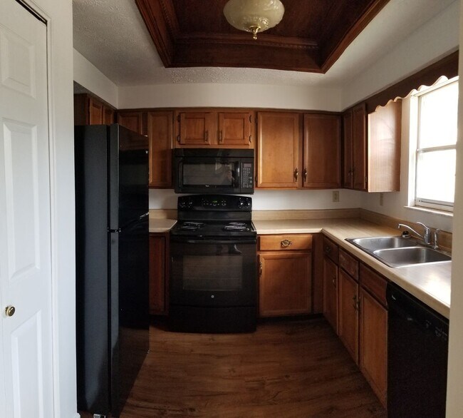 Foto del edificio - Spacious 2 bedroom 2 bath apartment with 2...
