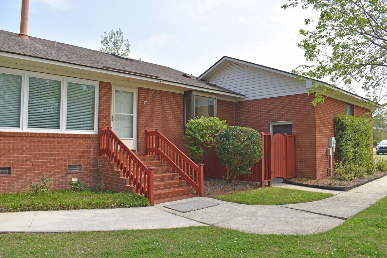Primary Photo - Great Waterfront Brick Home