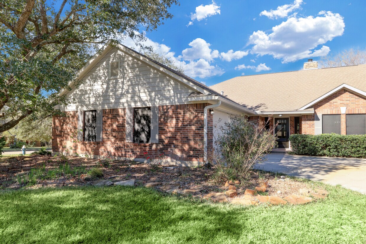 7098 Shadow Lake Dr, Willis, TX 77318 House Rental in Willis, TX