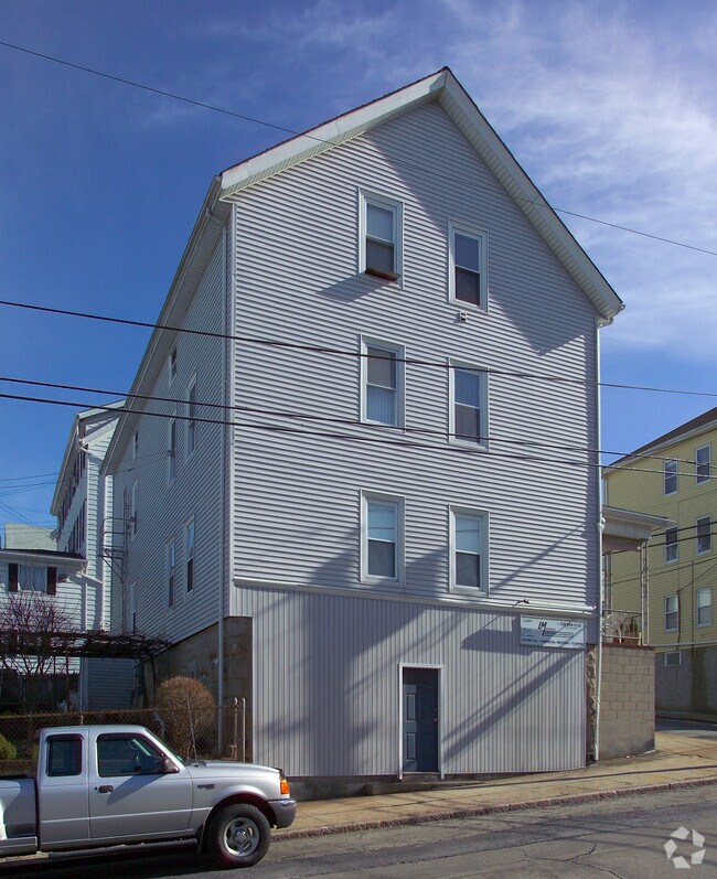 Building Photo - 430 William St