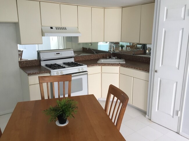 Foto del edificio - 22 Sharrotts Rd