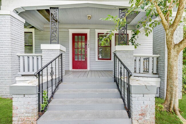Building Photo - Old-world elegance with modern comfort!