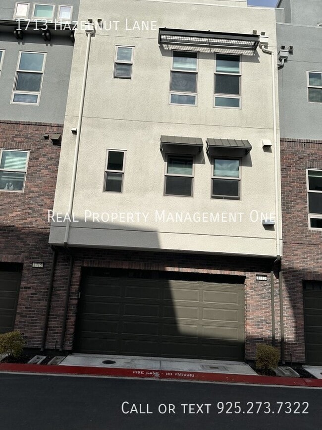 Building Photo - 1713 Hazelnut Ln