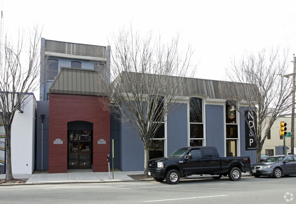 Primary Photo - Phoenix On Foushee
