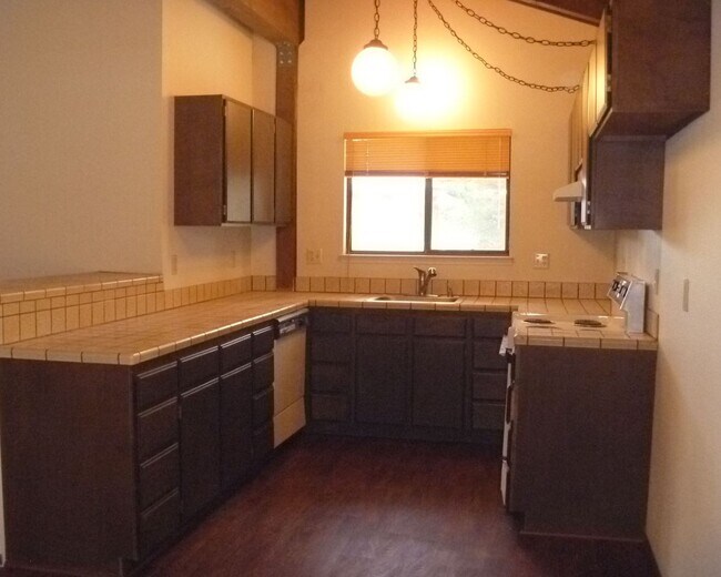 Building Photo - 830 Oriole Way