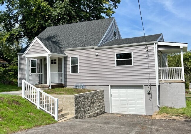 Building Photo - 412 Murrysville Rd