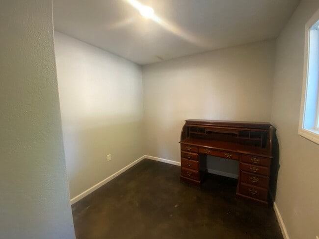 Building Photo - 621 Krewson St