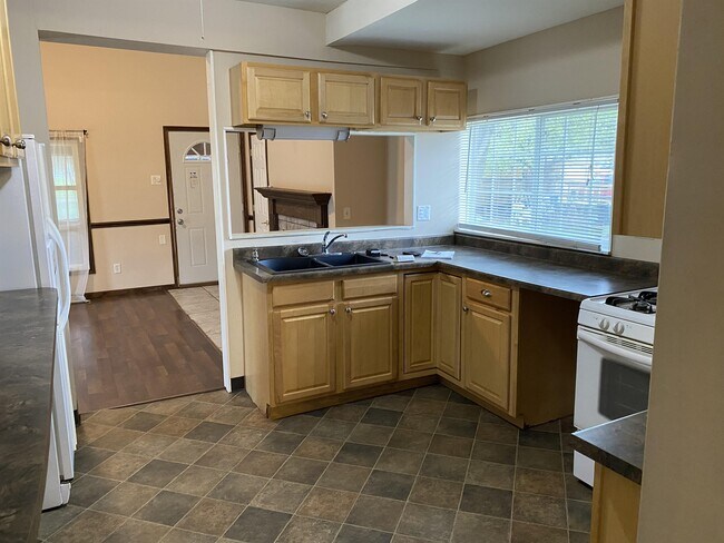 Building Photo - 145 Hayes St SW