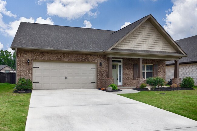 Foto del edificio - Beautiful 4-Bedroom Home with Office, Bonus Room, and Large Backyard