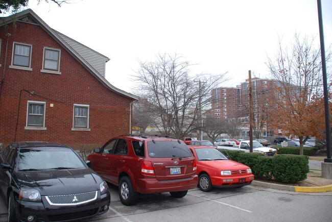 Building Photo - 5-6 BR house on UK campus - FALL 2024-2025
