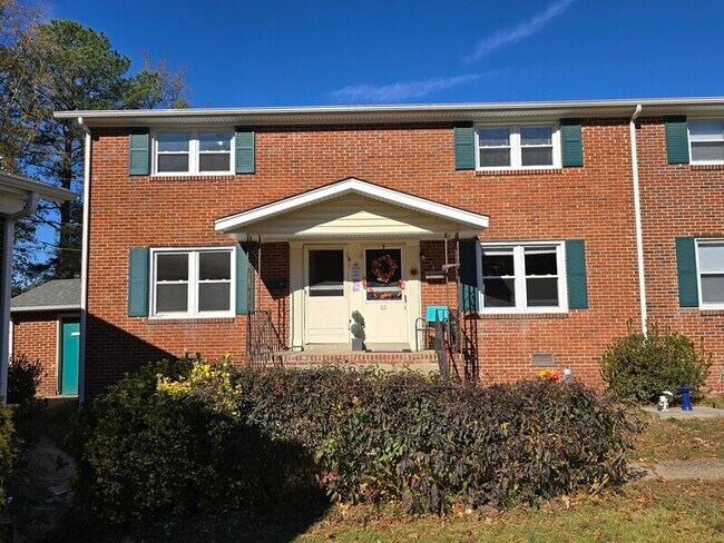 Building Photo - 2604 Wayside Dr