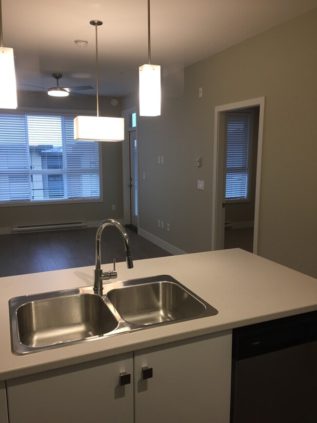 Building Photo - 1958-1958 N Parallel Rd