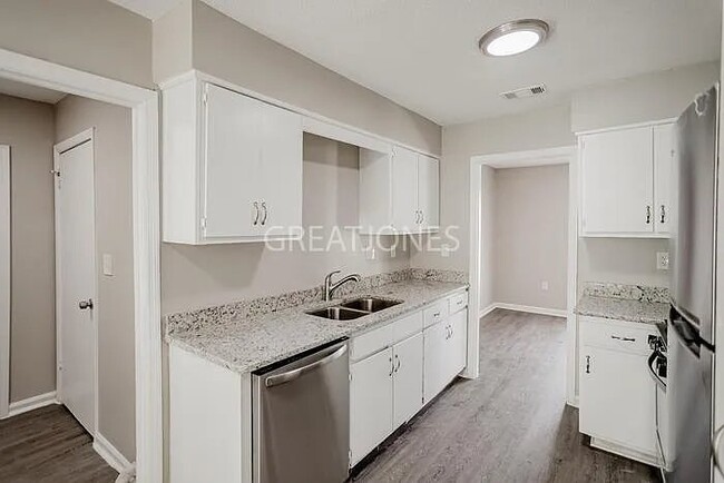 Building Photo - 134 Sycamore Ct