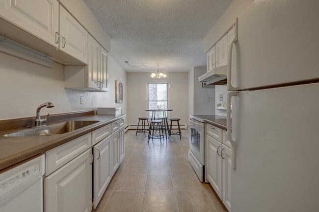 Foto del edificio - 4460 S Poplar St