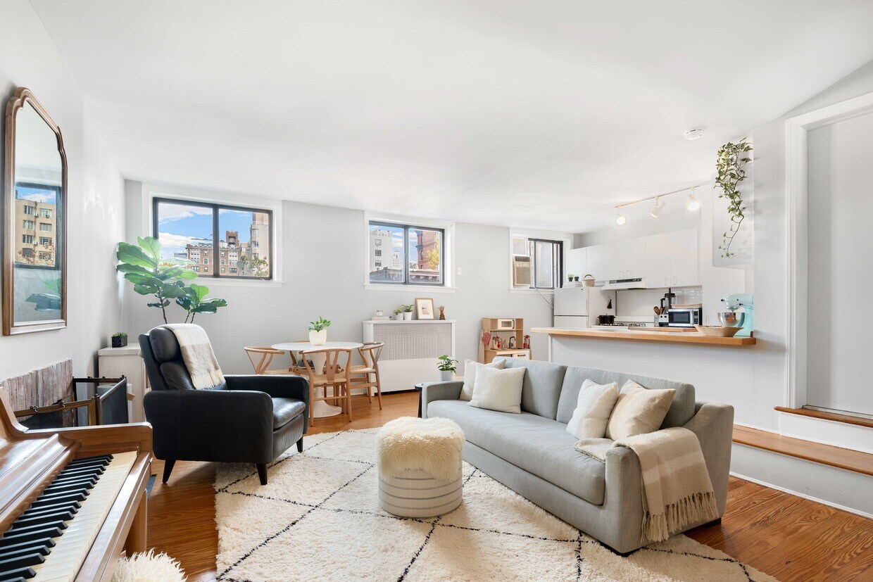 22 Remsen St Unit 3, Brooklyn, NY 11201 Room for Rent in Brooklyn, NY