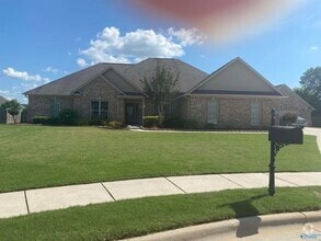 Building Photo - 140 Genesis Dr