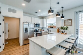 Building Photo - 1035 Koby St