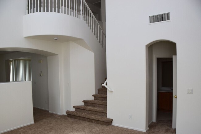 Building Photo - SOUTHWEST - SOUTHERN TERRACE 4 BEDROOM HOME