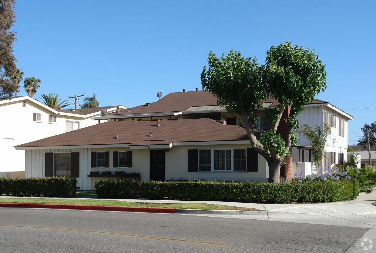 Primary Photo - 712-718 Empire Ave